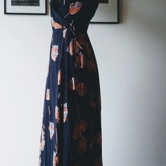 Dress - Picture 3 of 4